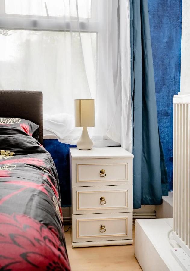 Homestay Near Tottenham Hotspur Stadium London Exterior photo