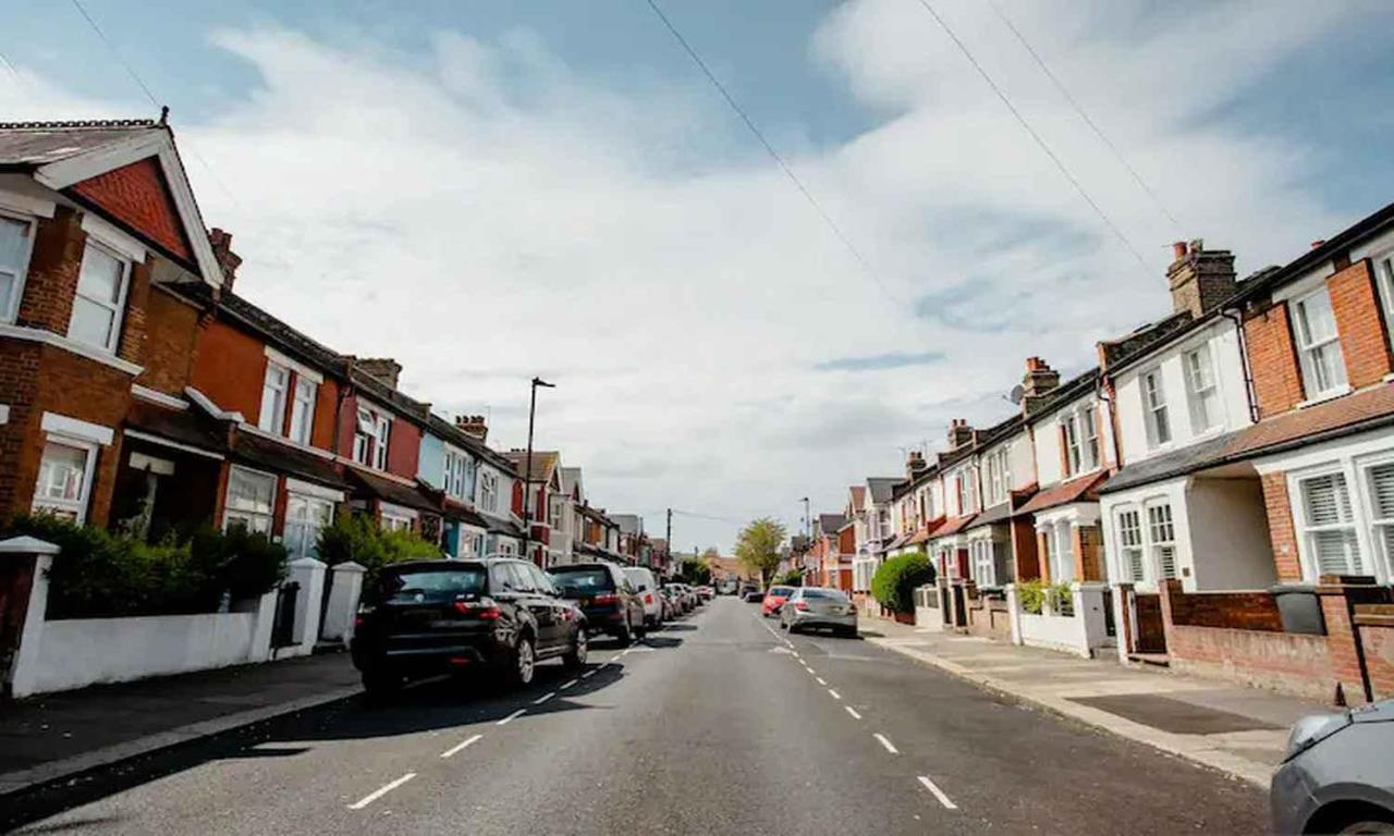 Homestay Near Tottenham Hotspur Stadium London Exterior photo