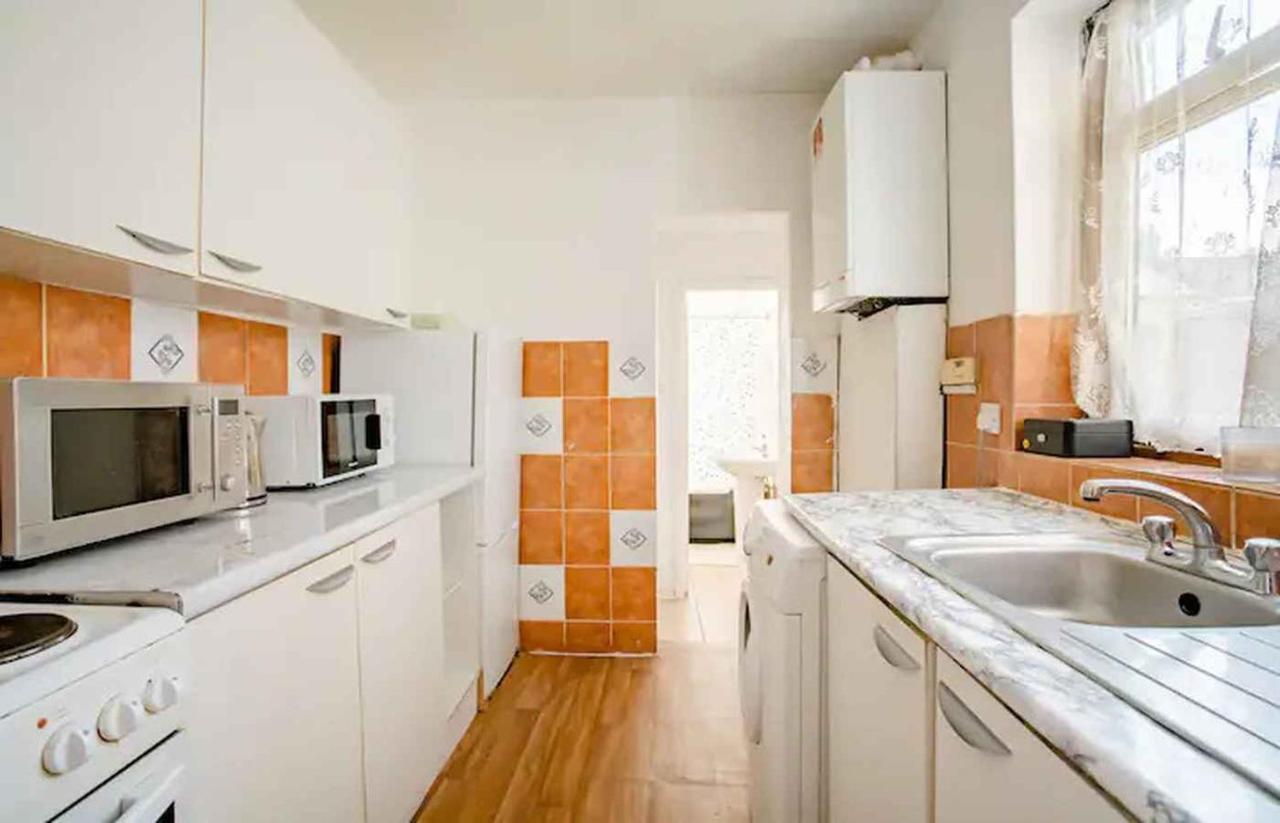 Homestay Near Tottenham Hotspur Stadium London Exterior photo